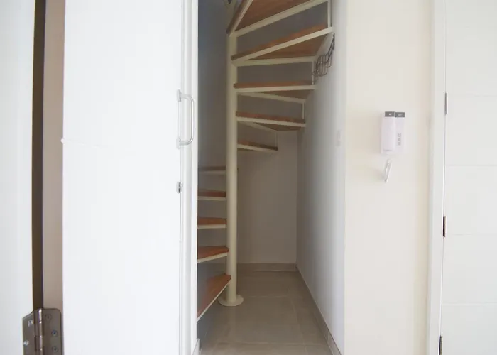 Marbella Holiday Apartments - Seafront - Wifi